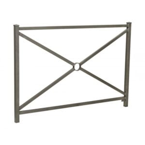 Barrière hybride bois et acier galvanisé, barrière de ville moderne avec motif en croix centrale et cadre rectangulaire.