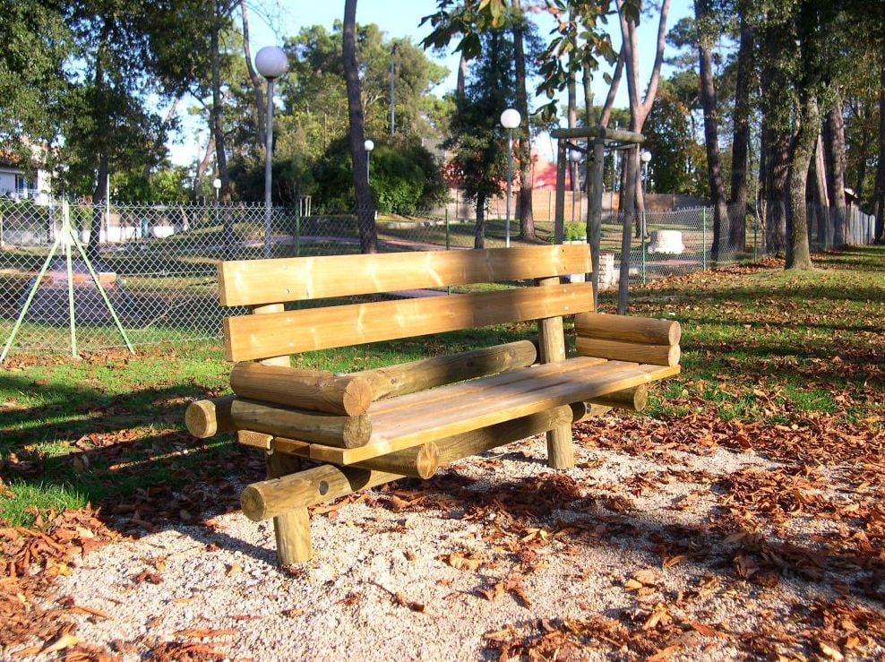 Comment choisir un banc en bois extérieur pour votre jardin