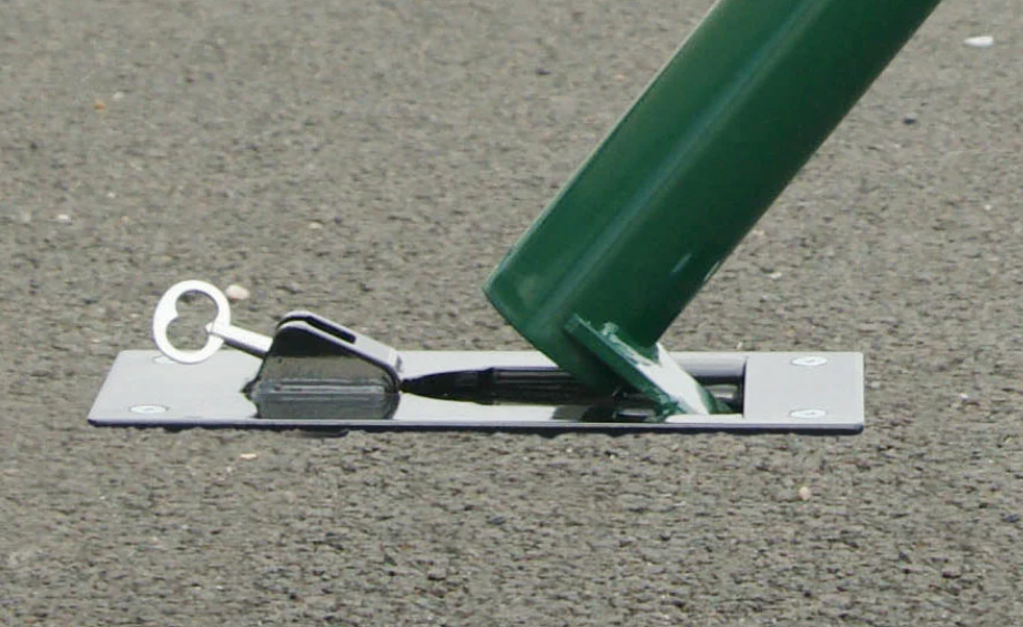 Poteau de parking rabattable : guide d’achat et comparatif